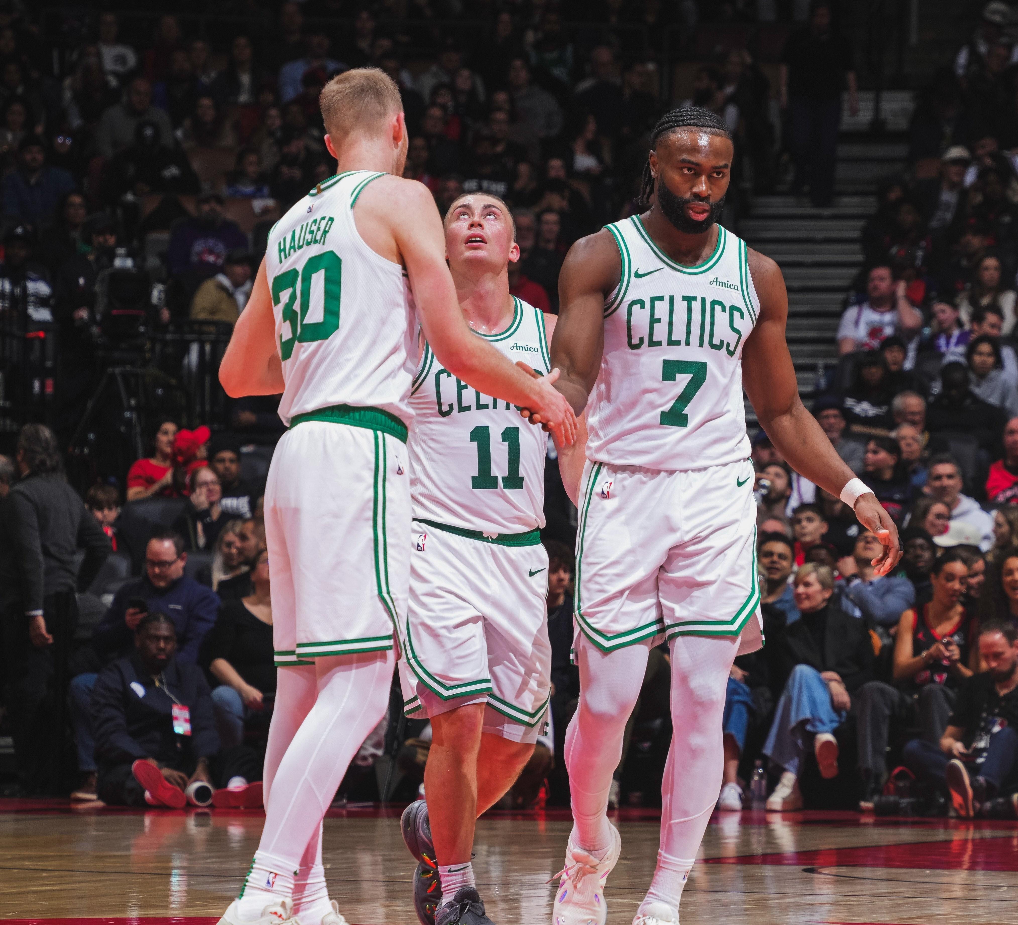 包含纽约尼克斯发布备战花絮；今晚迎来里程碑；NBA总决赛任务艰巨；阵容厚度经受考验的词条