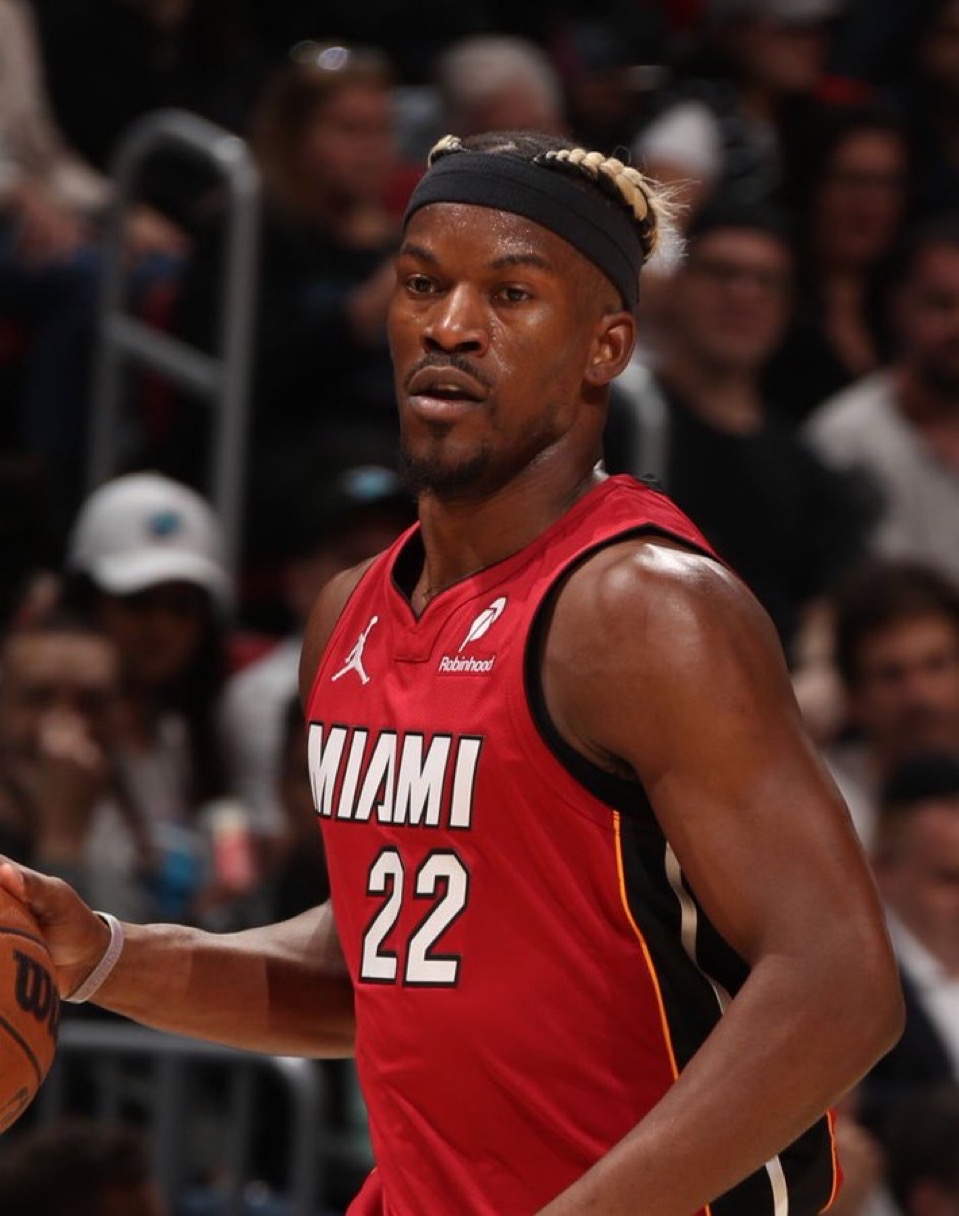 布鲁克林篮网训练开放日；关键时刻外线爆发引欢呼；英超在即；球探报告显示潜力的简单介绍