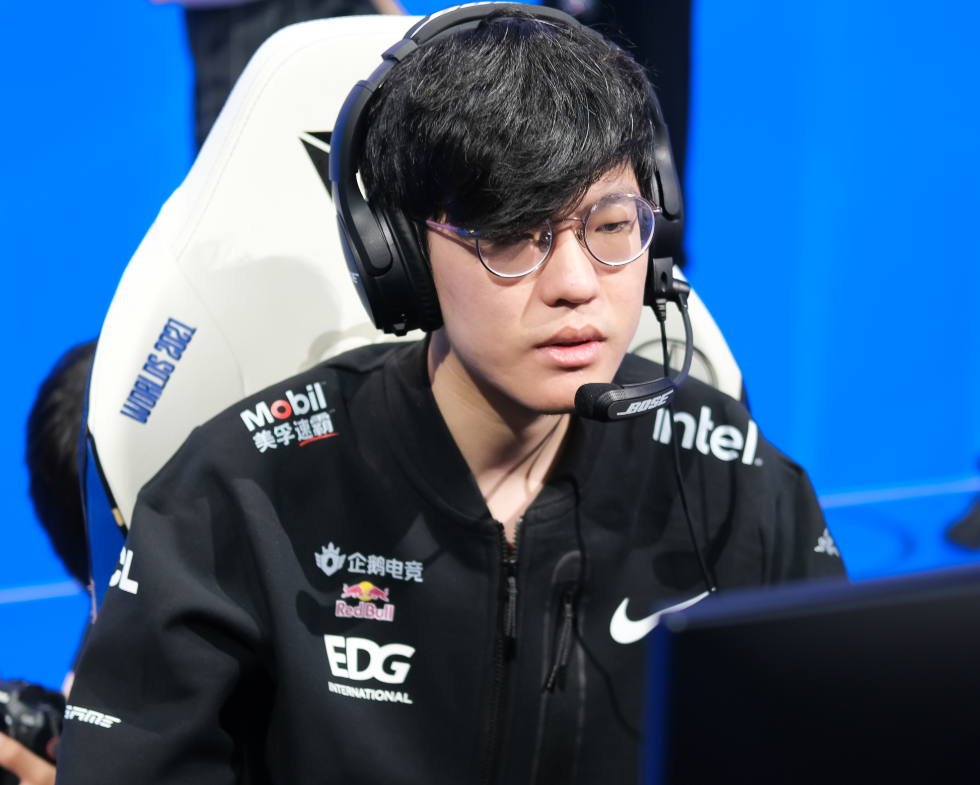 包含TheShy巅峰对决，Scout与30激战C9分钟，突破纪录胜负难料！的词条